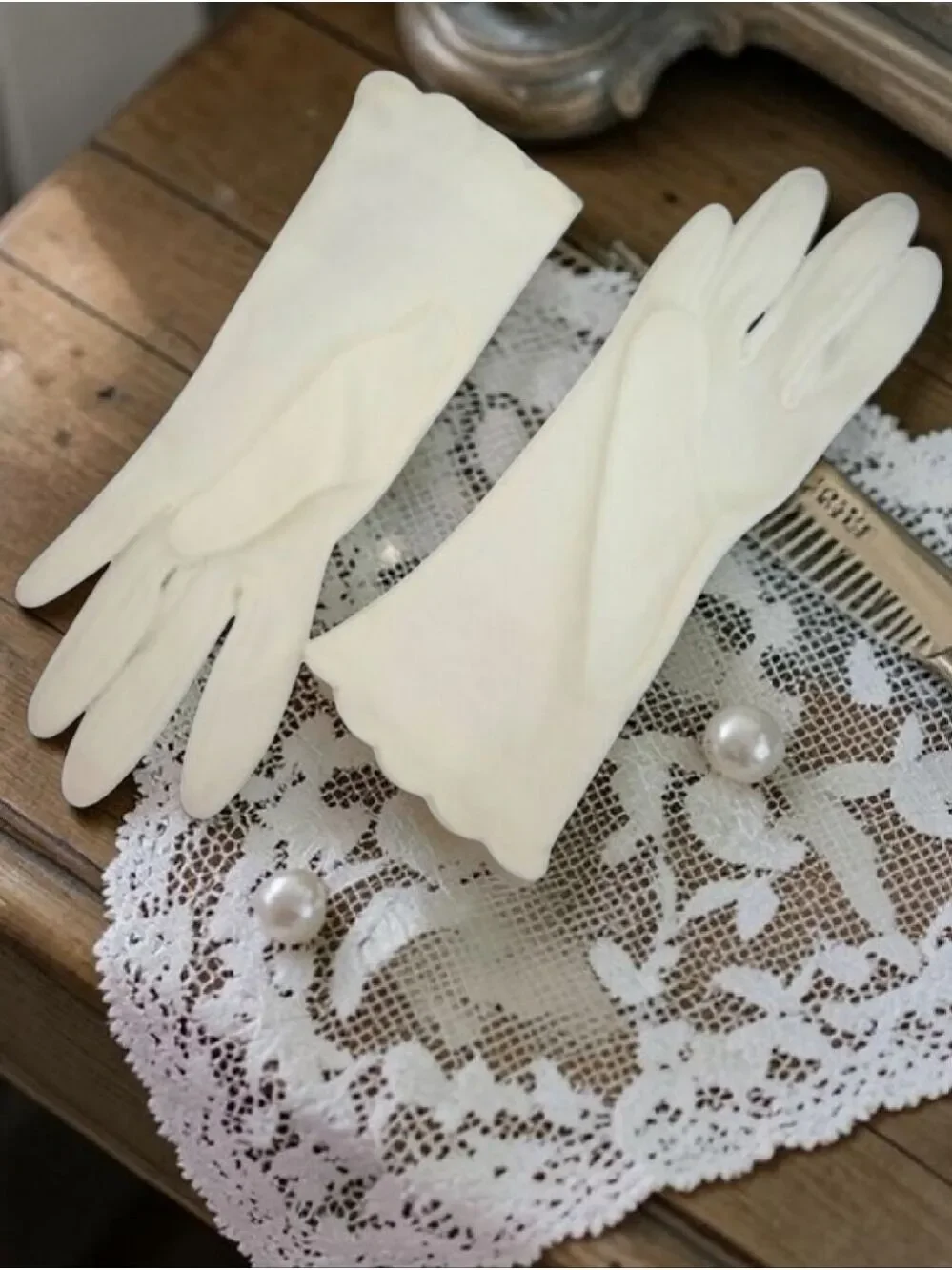 Vintage 1960s Fownes Doette Deluxe White Cotton Gloves 6.5 Original Packaging